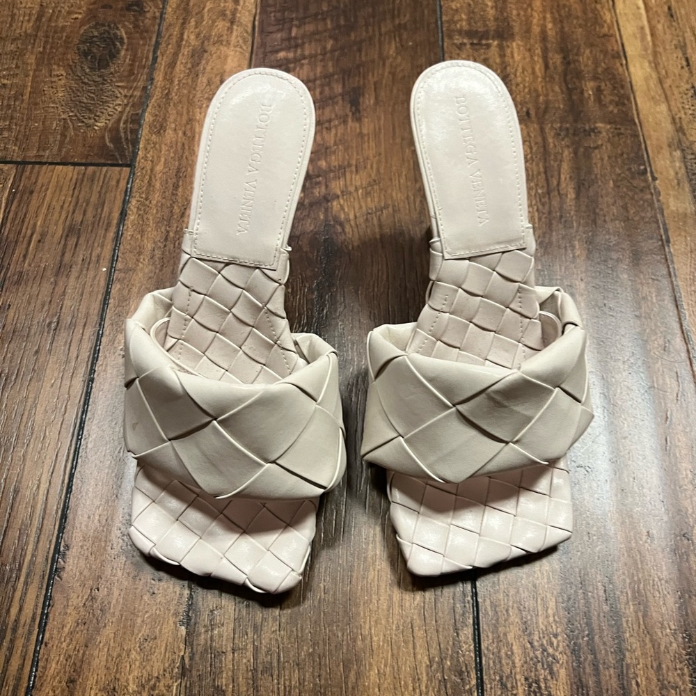 bottega veneta sandals size 38 - worn 3 times, no box